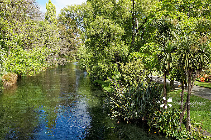 基督城哈格利公园的埃文河和植物园图片素材