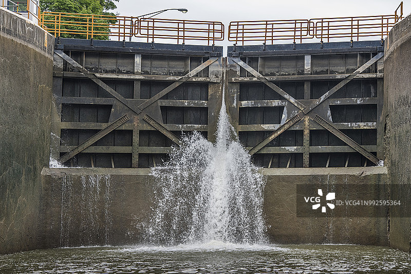 纽约伊利运河的船闸图片素材