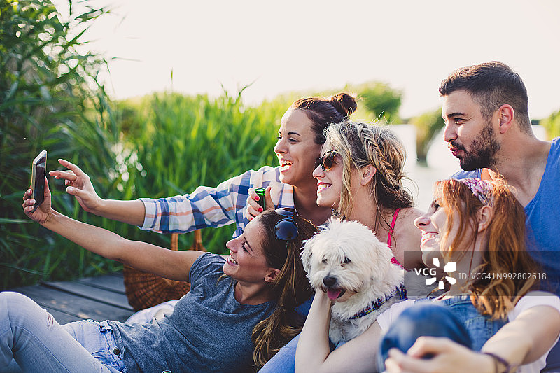 户外下班后派对图片素材