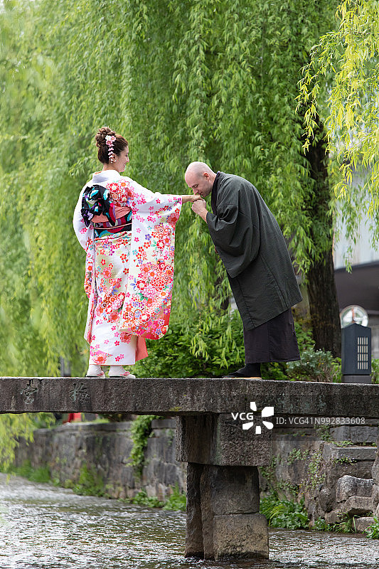 外国夫妇在日本旅游图片素材