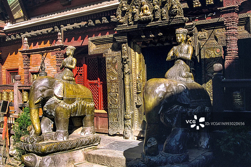 尼泊尔加德满都帕坦金色庙宇入口图片素材