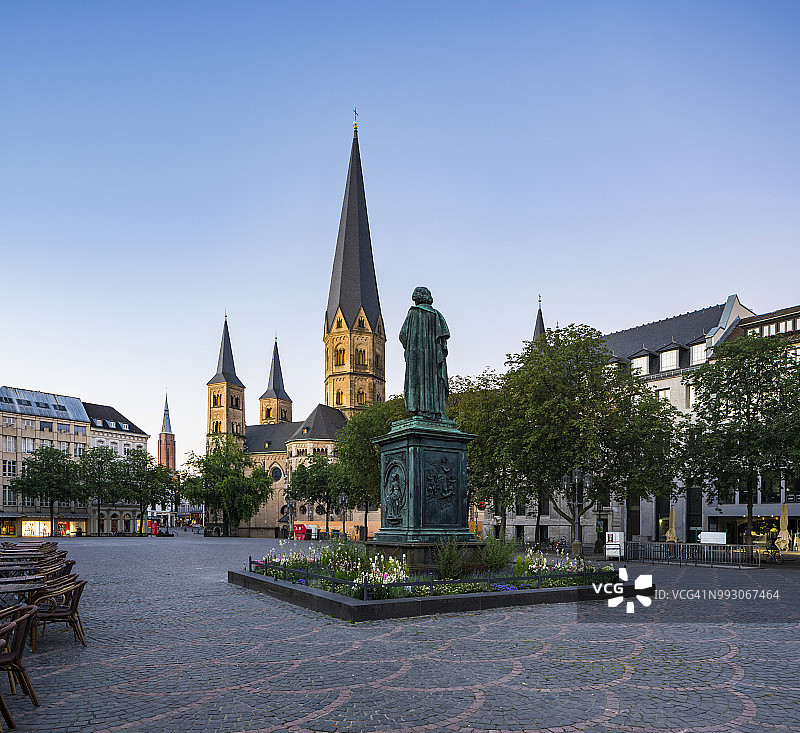 黎明时的明斯特广场图片素材