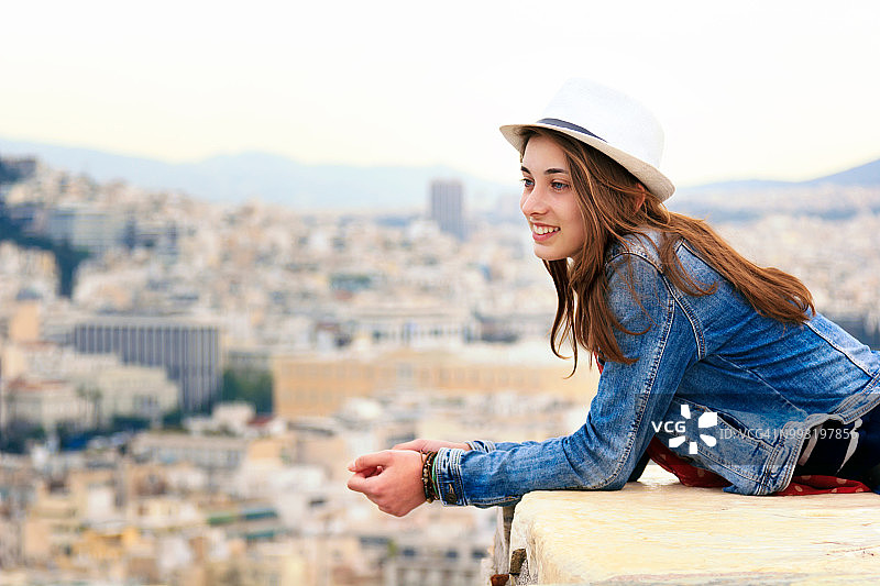 在希腊雅典的快乐女孩图片素材
