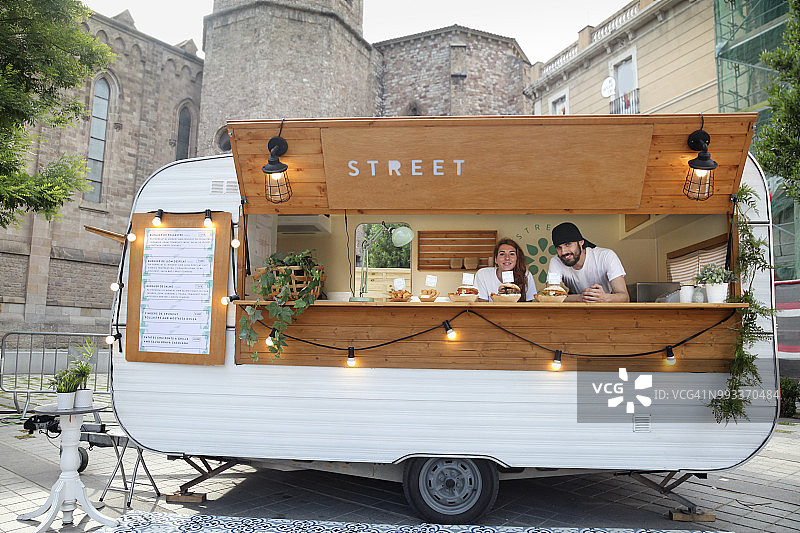 经营餐车的夫妇图片素材