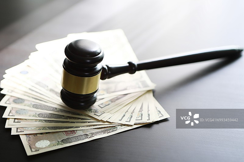 法槌与金钱图片素材