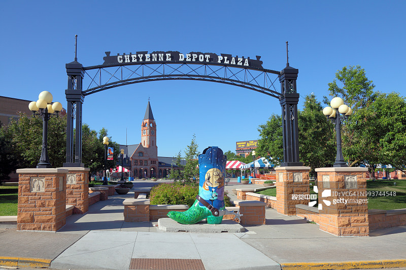 夏延车站广场上的牛仔靴图片素材