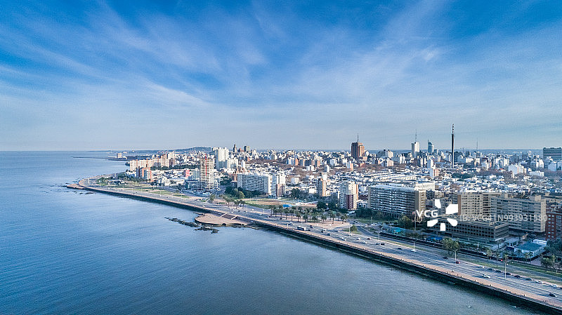 乌拉圭蒙得维的亚海岸线及老城区高角度航拍图片素材