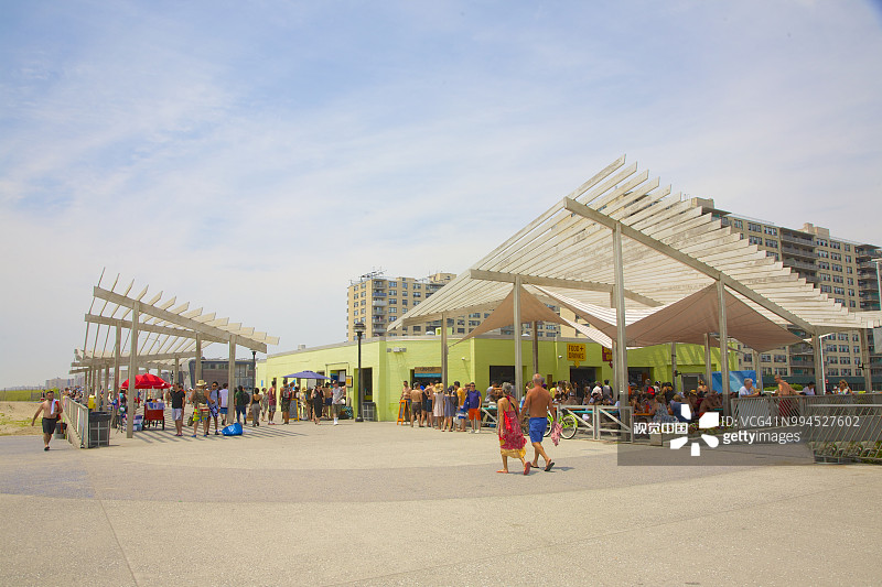 纽约洛克威斯受欢迎的海滩长廊图片素材