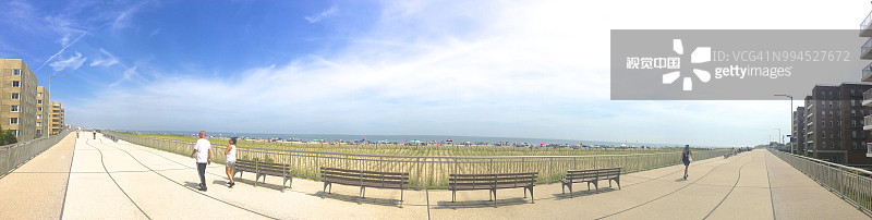 纽约大西洋沿岸的长廊、环境保护区和海滩遮阳伞图片素材