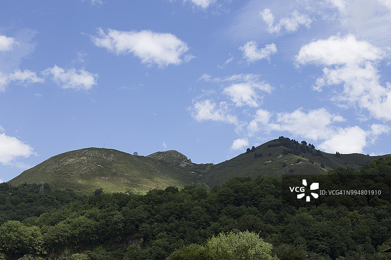 山脉上空的云彩图片素材