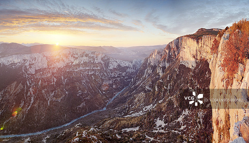 韦尔东峡谷日出图片素材
