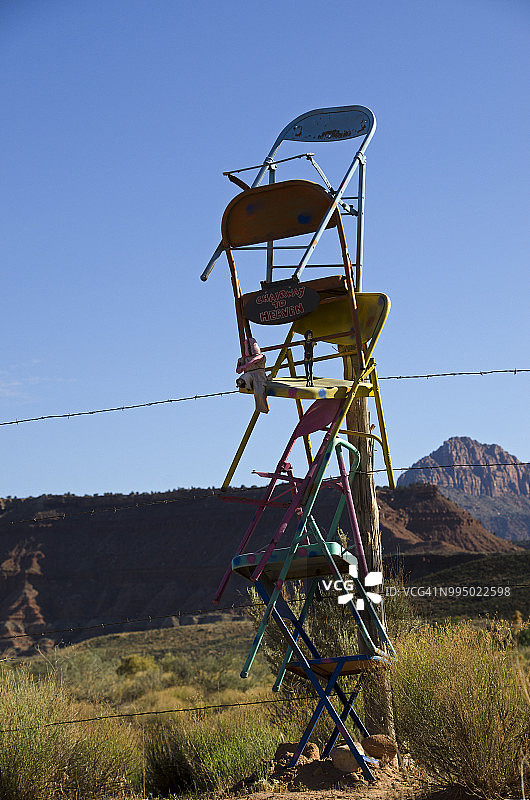 格拉夫顿鬼镇的堆叠椅子图片素材