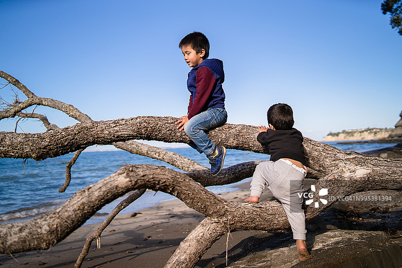 儿童户外玩耍图片素材