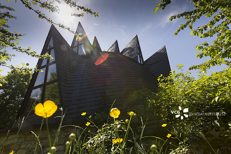 德国茨维考新普拉尼茨现代福音路德教堂逆光景观图片素材