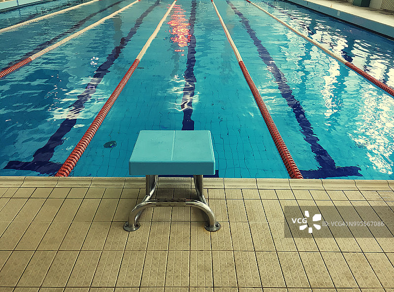 游泳池起跳台图片素材