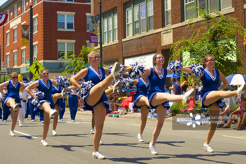 7月4日游行啦啦队图片素材