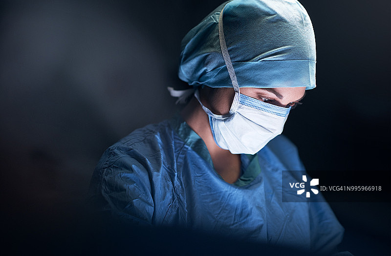 她是业内最杰出的人物之一图片素材