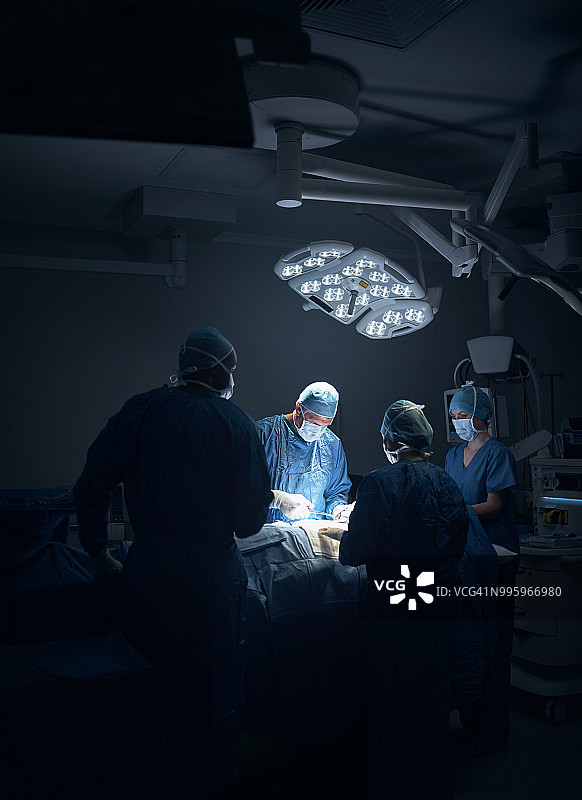 齐心协力完成又一次成功的手术图片素材