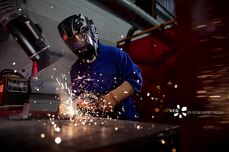 工程车间焊接图片素材
