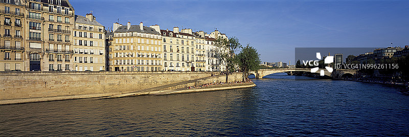 巴黎圣路易岛街区全景图片素材