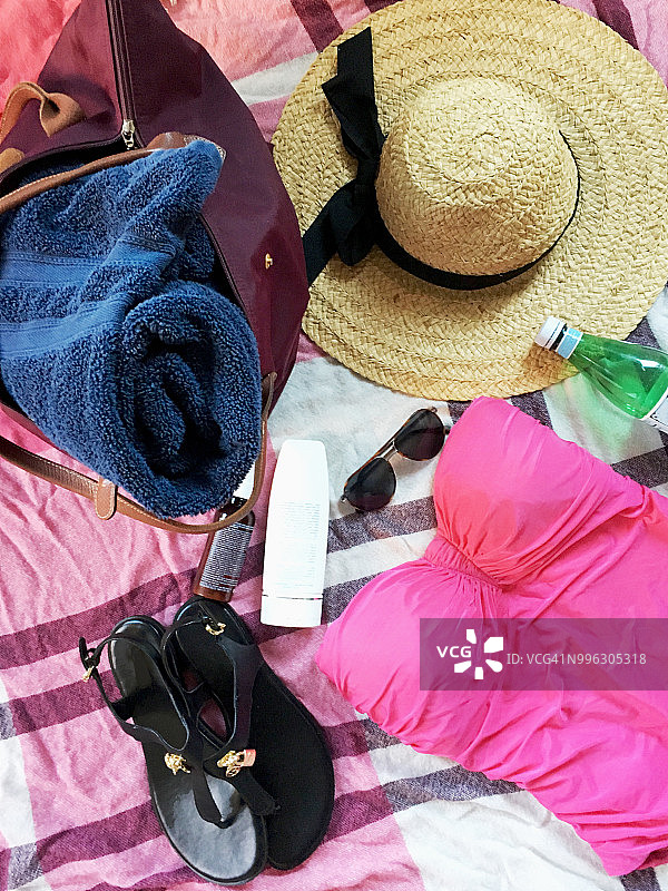 女孩海滩周末必备海滩包图片素材