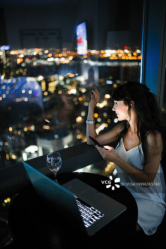 深夜工作图片素材