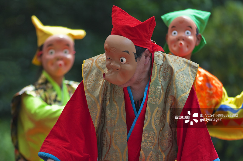 东京明治神宫的滑稽日式面具舞蹈图片素材