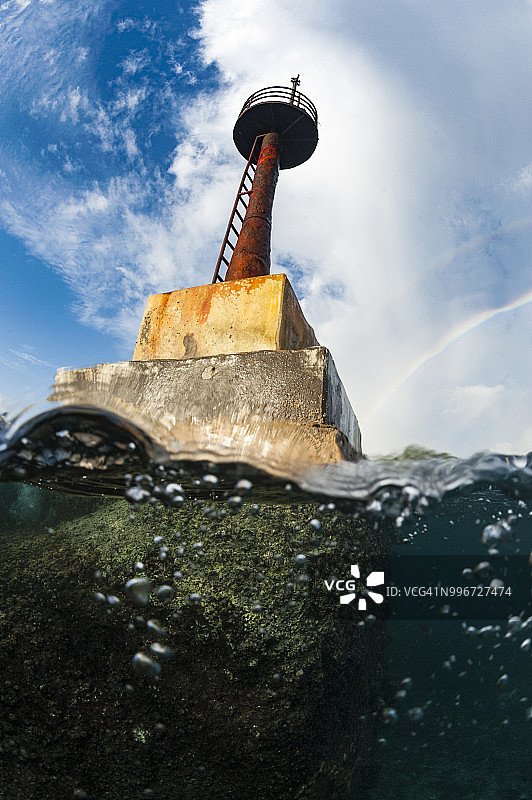 灯塔和彩虹图片素材