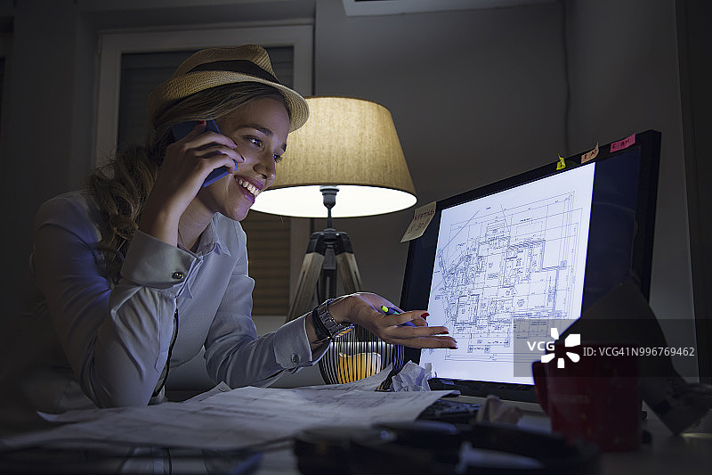 工作到很晚图片素材