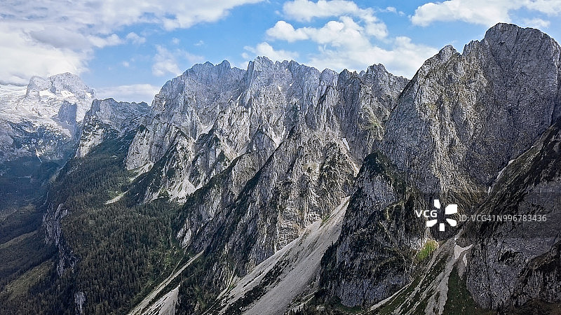 上奥地利州萨尔茨卡默古特戈绍湖的戈绍卡姆和达赫施泰因地块鸟瞰图片素材