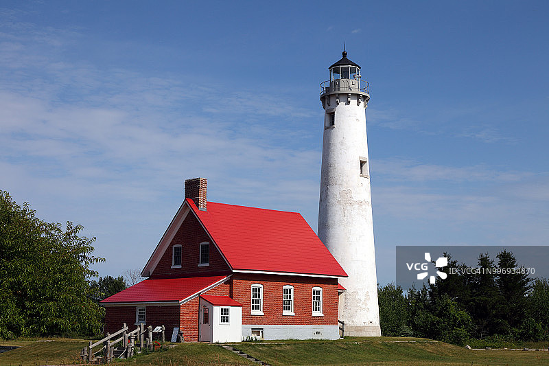 休伦湖上的塔瓦斯角灯塔（1853年）图片素材