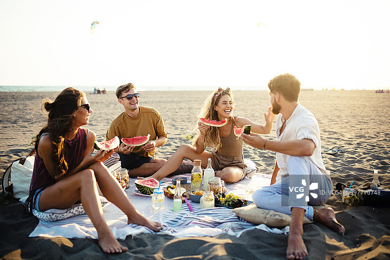 哪里有朋友，哪里就有派对图片素材