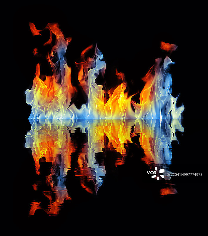 蓝色和橙色火焰倒影图片素材