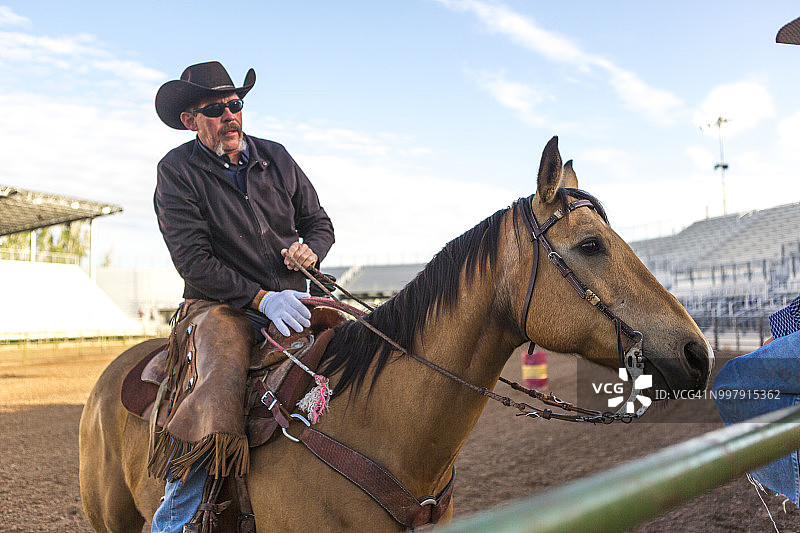 在美国犹他州盐湖城内菲的牛仔竞技围场上的牛仔图片素材