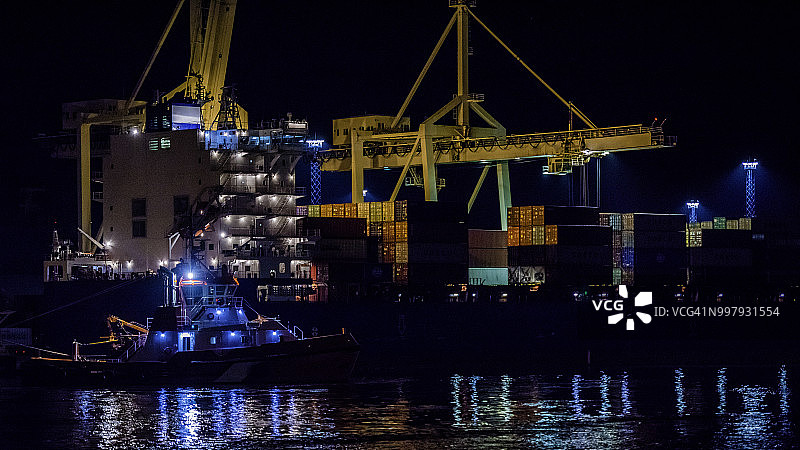 夜间货运港口图片素材