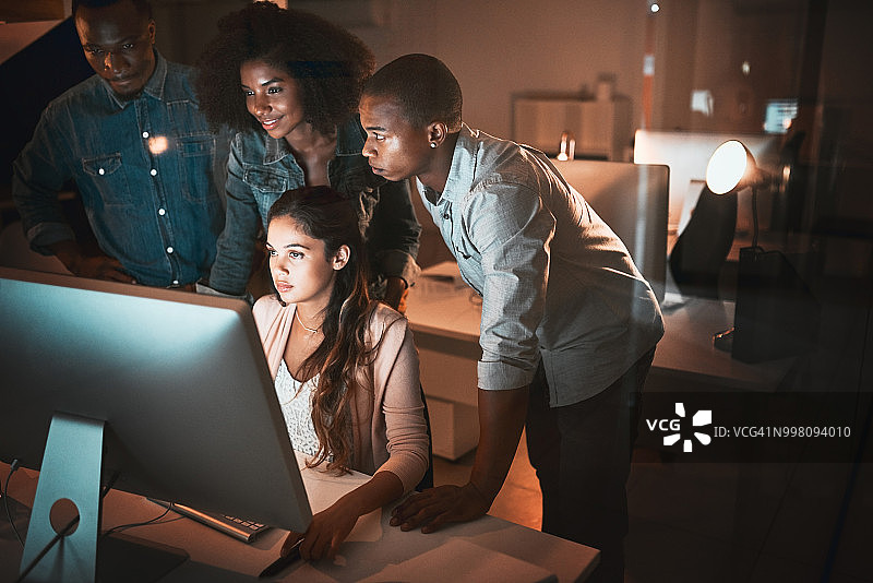 结合他们的创造力图片素材