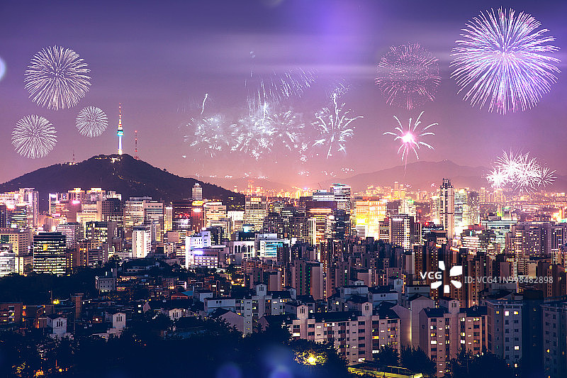 新年庆祝活动与韩国首尔城市景观俯瞰图片素材