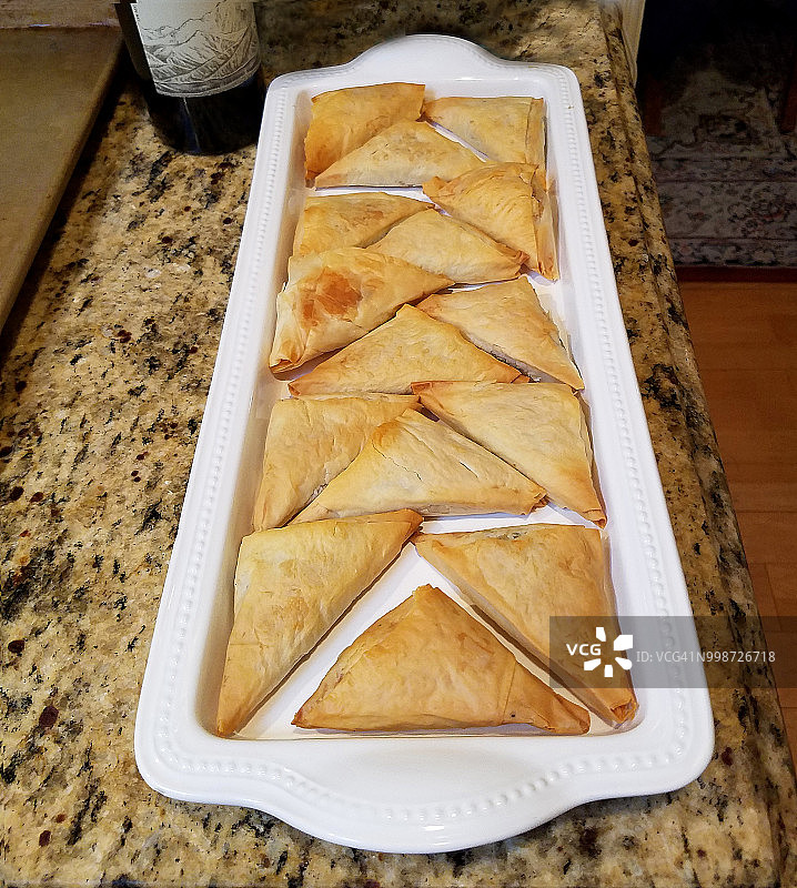 新鲜出炉的菠菜派图片素材