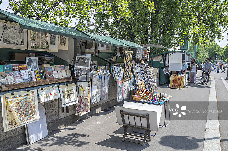 巴黎街头的市场摊位图片素材