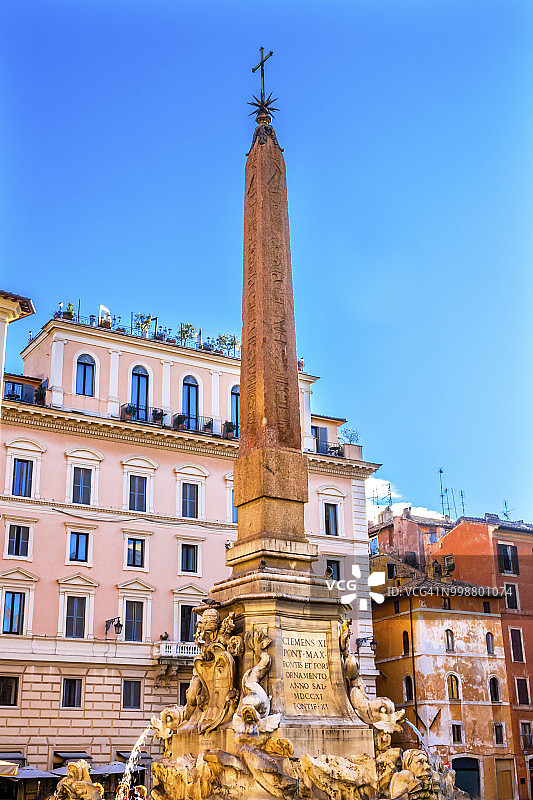 埃及方尖碑和德拉波尔塔喷泉，意大利罗马图片素材