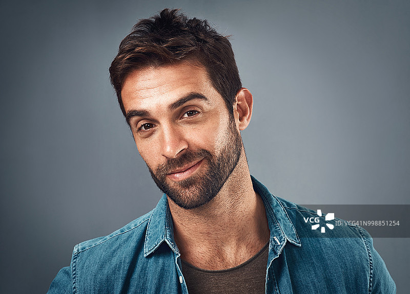 胡子拉碴但依旧光滑图片素材