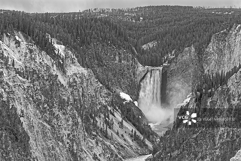 黄石大峡谷横版黑白照图片素材