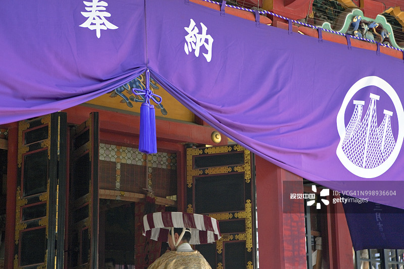 日本东京浅草区三社祭期间的浅草神社图片素材