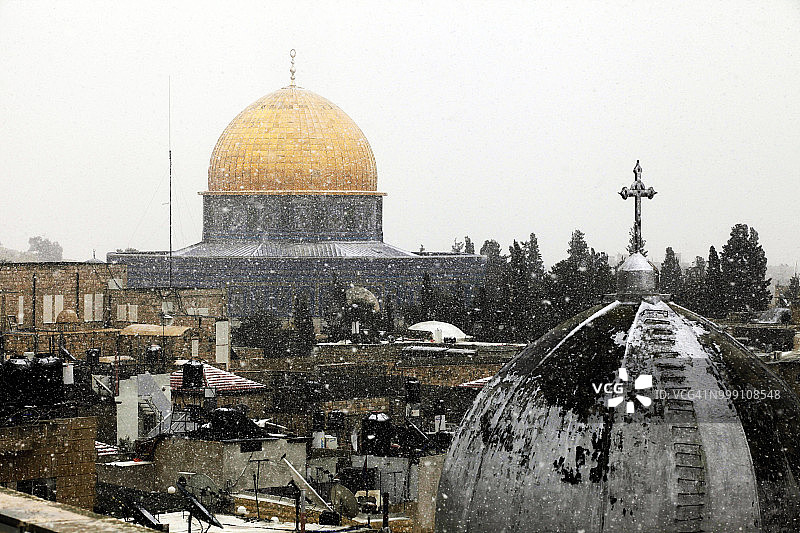 耶路撒冷老城和圆顶清真寺雪景（橄榄山视角）图片素材