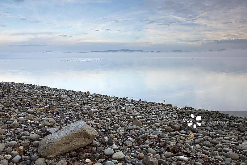 德国博登湖岸边的晨光图片素材