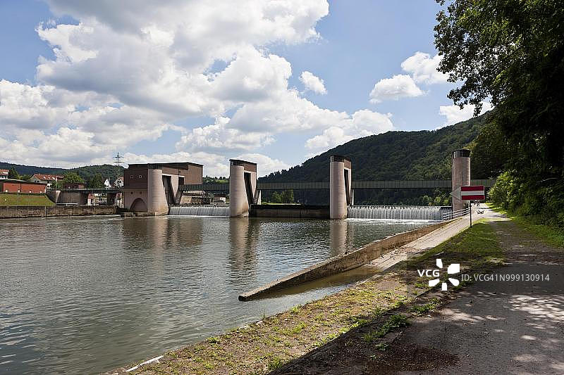 德国黑森州内卡斯泰纳赫的堤坝图片素材