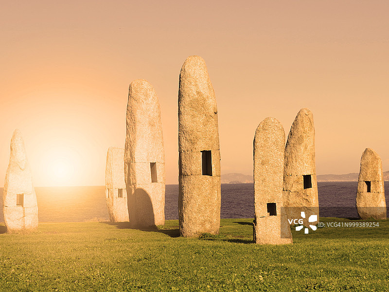 拉科鲁尼亚雕塑公园的巨石阵图片素材