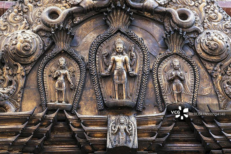 尼泊尔昌古纳拉扬的昌古纳拉扬印度教寺庙中的印度教人物图片素材