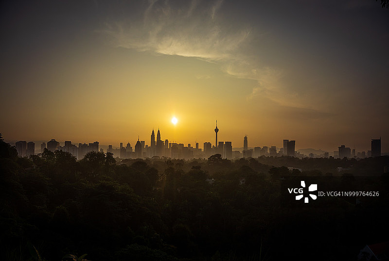 马来西亚吉隆坡市中心壮丽日出图片素材