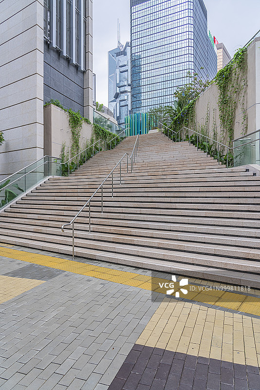 商业区空旷的花岗岩台阶图片素材